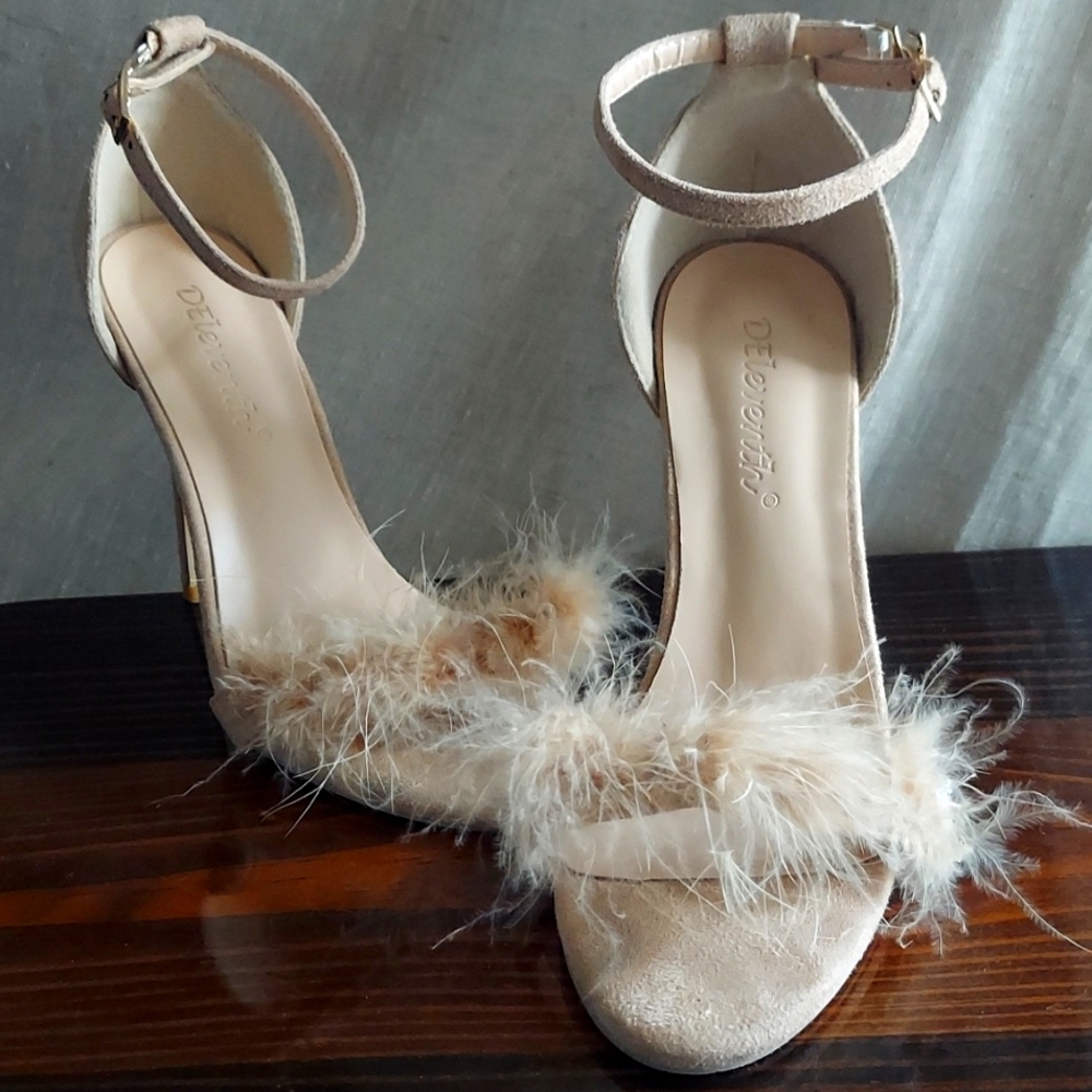 Feather beige heel shoes size 9 US or 40 EU cream